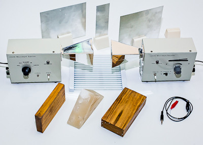 Комплект приборов и принадлежностей для демонстрации св-в электромагнитных волн