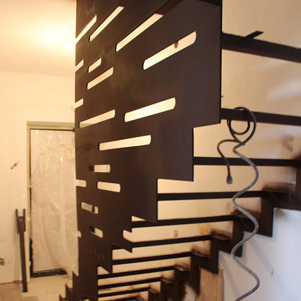 Лестница металлическая межэтажная, авторская модель "Blade"