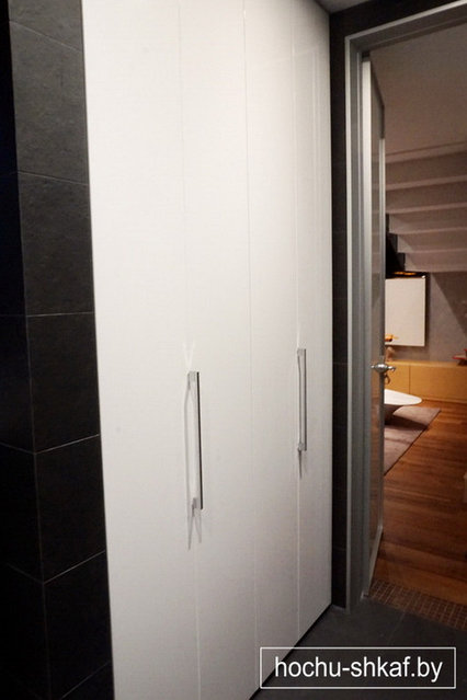 Шкаф с системой wingline (hettich) с складными фасадами для ванной комнаты на заказ