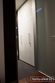 Шкаф с системой wingline (hettich) с складными фасадами для ванной комнаты на заказ