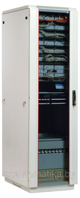 Шкаф напольный 33U (600x1000) дверь стекло