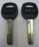 Заготовка для ключей KAIZER пластик кв. спец. 40 мм без упора 2 паза