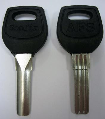 Заготовка для ключей SANJIN 3 паза полукруг короткая (25,7*8,0*2,96мм)