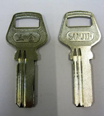 Заготовка для ключей SANJIN 2 паза левые (22,6*8,8*2,3мм) - фото 1 - id-p51124596