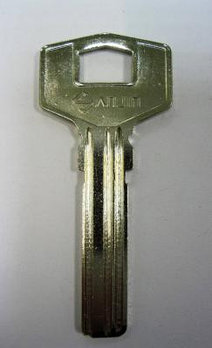 Заготовка для ключей SANJIN металлическая 3 паза левая (31,5*8,4*2,24мм)