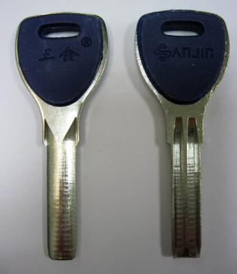 Заготовки для ключей SANJIN пластик вставка 2 паза широкие (31*7,9*2,5 мм)