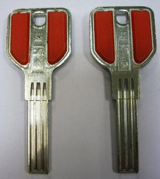 Заготовка для ключей МСМ-8 проф. Э 3 паза (8,5*30) ручка с пластиковыми вставками (МСМ-8D) 