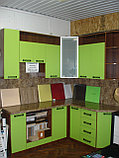 Угловая кухня с фасадами из пластика бежевый и шоколад, фото 8