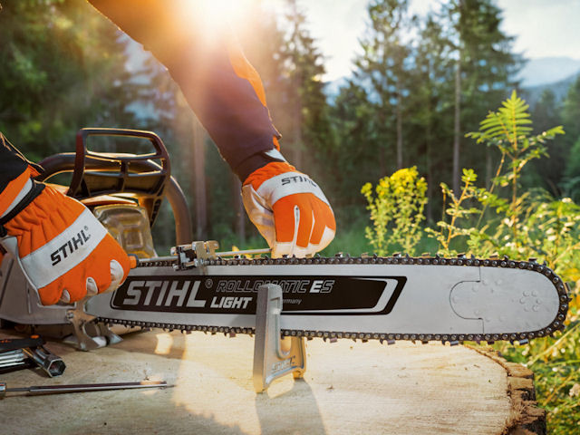 Штиль омск. Stihl баннер. Бензоинструмент. Бензопила с двумя шинами. Шина для бензопилы с амортизатором.