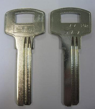 Ключ правый 2 паза (32*8,8*2,3мм)