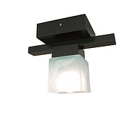 Люстра потолочная на одну лампу с кубическим плафоном