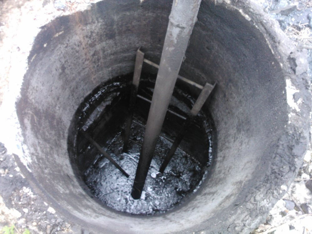 Всплывающие нефтепродукты из нефтеловушек и аналогичных. Радиальные нефтеловушки. Компонентный состав всплывших нефтепродуктов. Нефтеловушка для очистки сточных вод. Нефтеуловитель для очистки сточных вод.