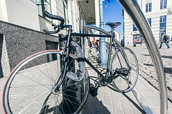 Велосипедная парковка Bindio позволяет оставлять велозамки дома