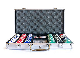 Покерный набор на 300 фишек с номиналом в металлическом кейсе