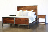 Двуспальная кровать для интерьеров в стиле лофт