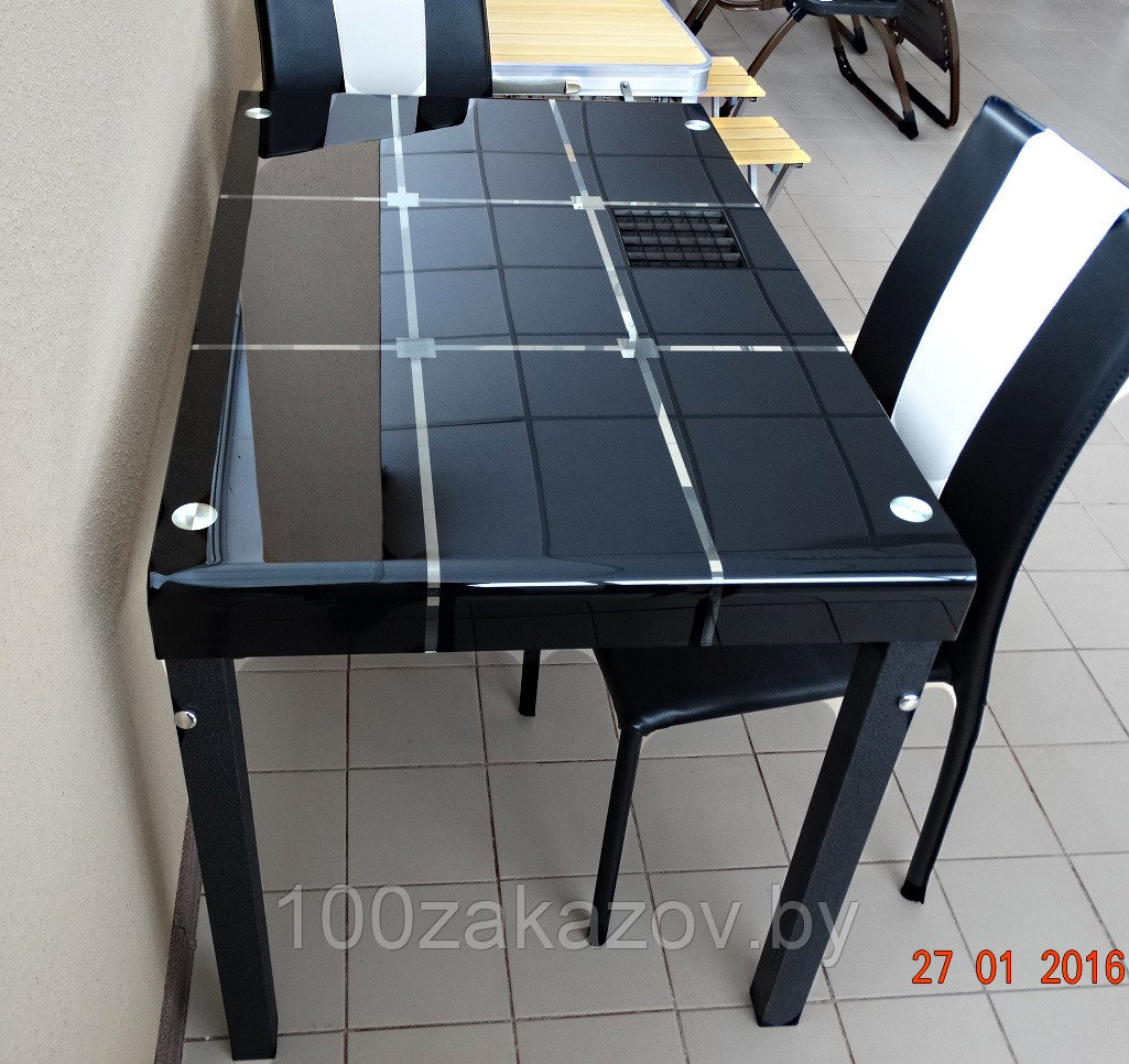 Кухонный стеклянный стол А-105. Размер 1100Х700Х750