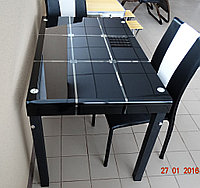 Кухонный стеклянный стол А-105. Размер 1100Х700Х750