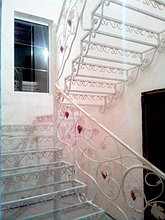 Кованая лестница "Виноградная лоза".