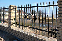Забор металлический с коваными элементами и пиками модель 163