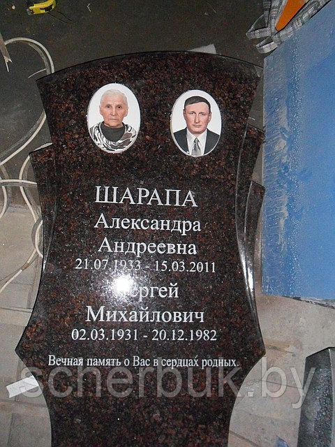Памятник из Карельского гранита.