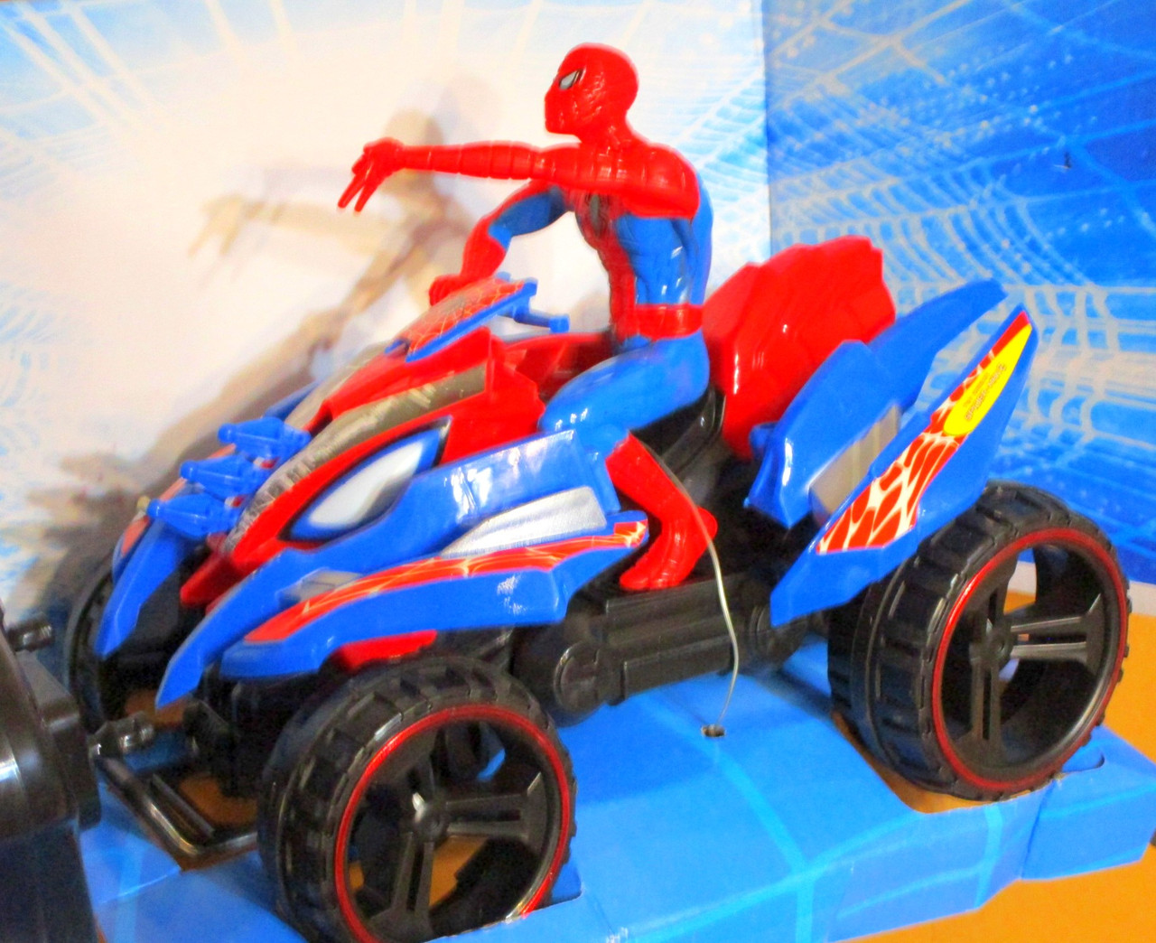 Радиоуправляемый квадроцикл+свет  Spiderman человека паука арт.3268