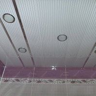 Реечный потолок "Албес" белый жемчуг с металлической полоской (S-дизайн)