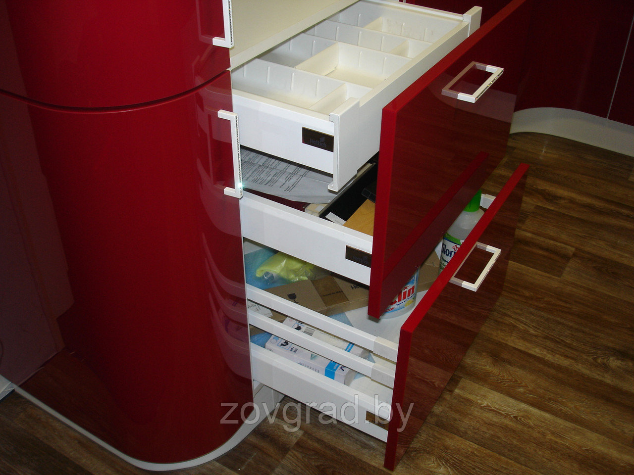Угловая кухня из АКРИЛА с радиусными (гнутыми) шкафами - фото 9 - id-p54827524