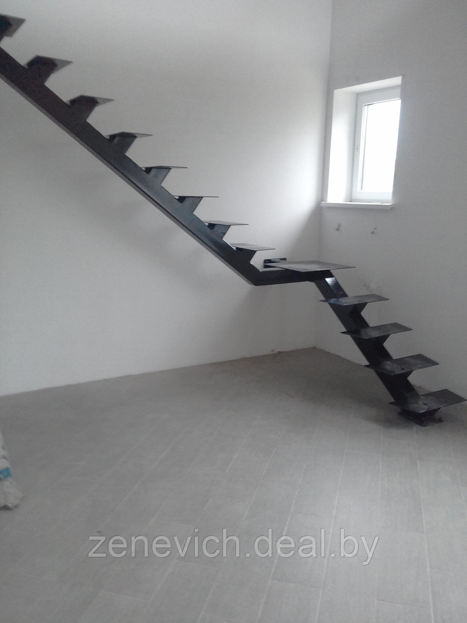 Внутридомовые лестницы на металлическом косоуре с деревянными ступенями - фото 4 - id-p55259557