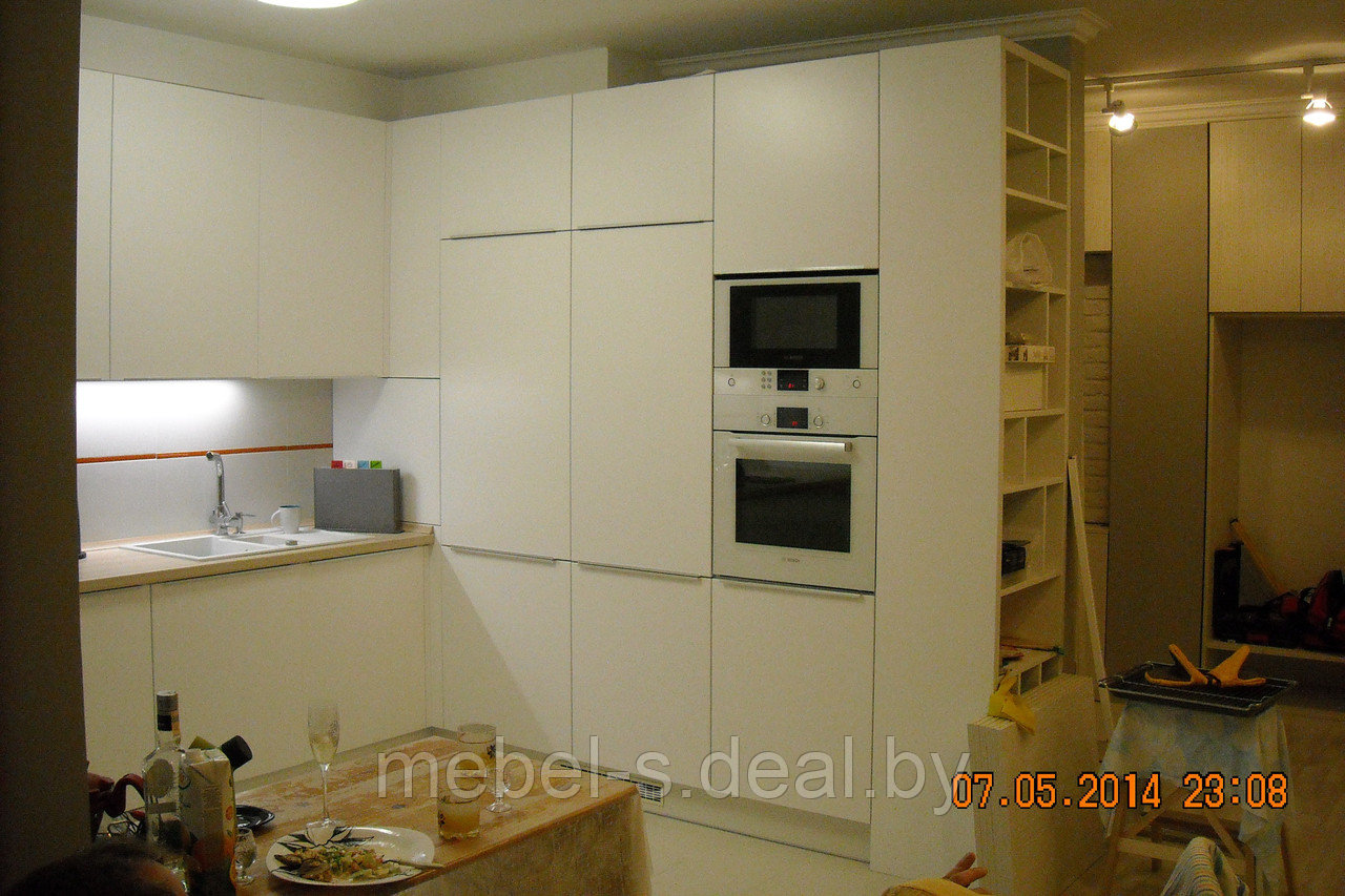 Кухня с белыми матовыми фасадами - фото 2 - id-p55875654