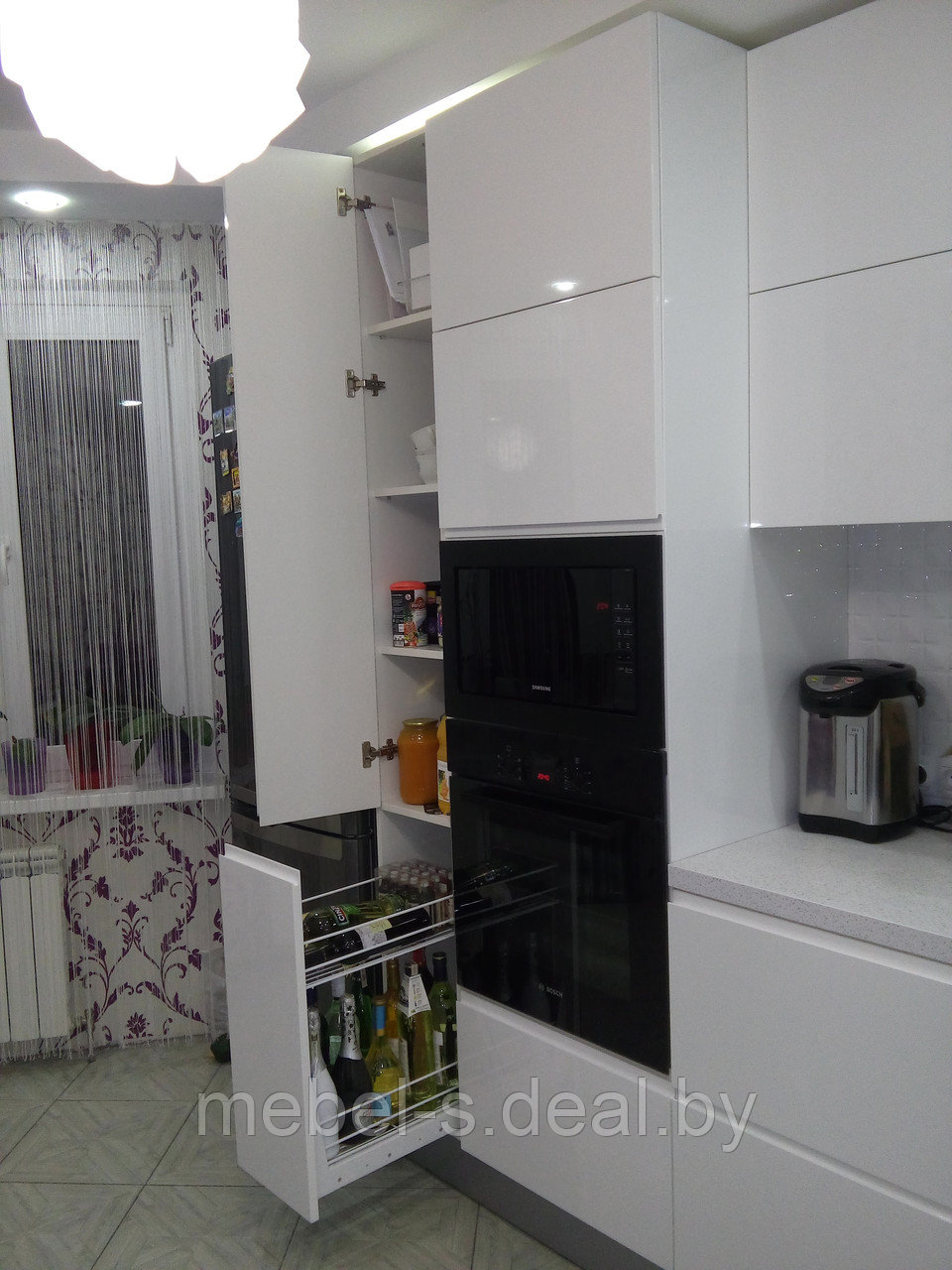 Кухня с белыми глянцевыми фасадами - фото 4 - id-p56834602