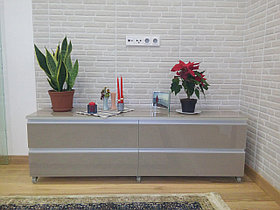 Комод со стеклом