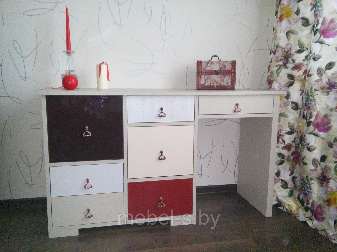 Туалетный столик-комод