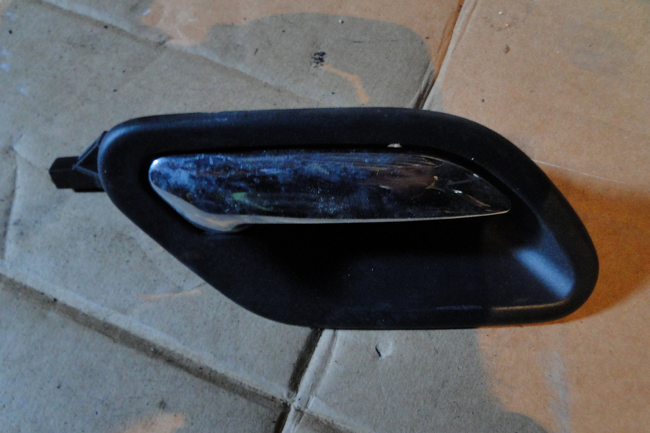 Ручка внутренняя е39. Ручка внутренняя е39. Внутренняя ручка двери бмв е39. Ручки внутренние потолочные от е38 на е39. Внутренняя ручка двери бмв е39.