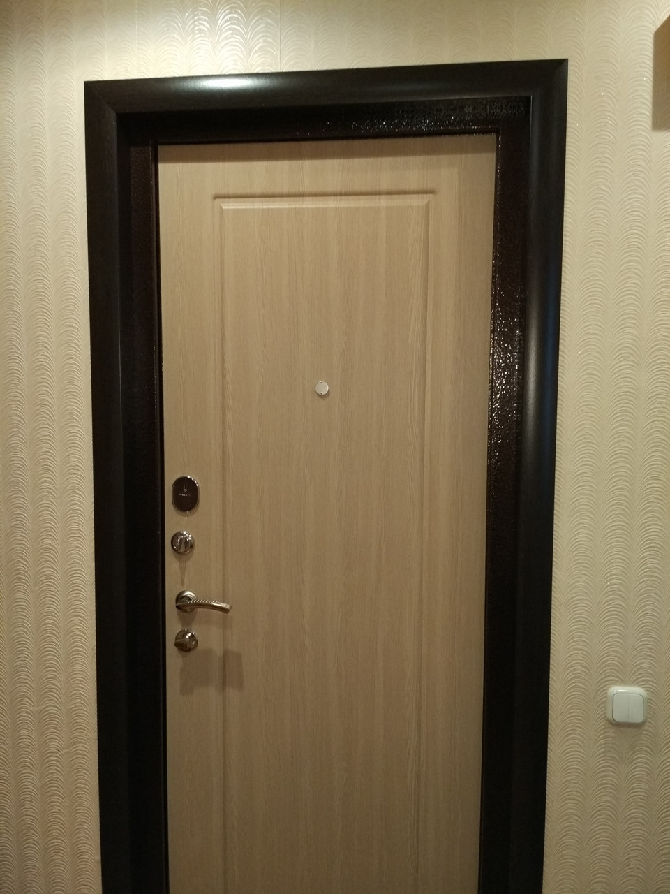 Черные дверные откосы