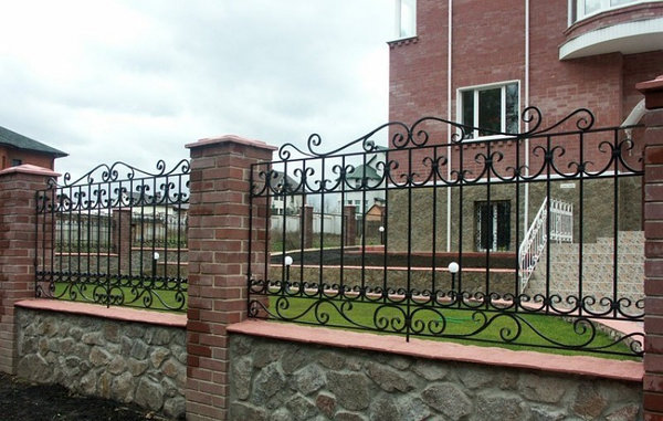 Забор «АЛЮТЕХ» в Москве, купить забор для частного дома с установкой под ключ