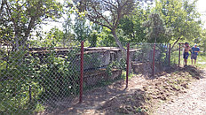 Забор из оцинкованной сетки-рабица высотой 1,8 м  1