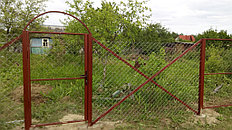 Забор из оцинкованной сетки-рабица высотой 1,8 м  12