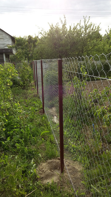 Забор из оцинкованной сетки-рабица высотой 1,8 м  12