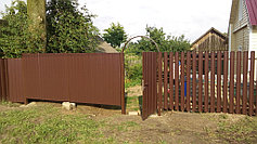 Забор из профнастила и штакетника комбинированный