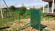 Забор из металлического штакетника с откатными воротами 2