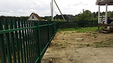 Забор из металлического штакетника с откатными воротами 13