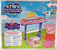 Детский электронный синтезатор пианино с микрофоном Свинка Пеппа со стульчиком от сети и от батар, MP3 кабель