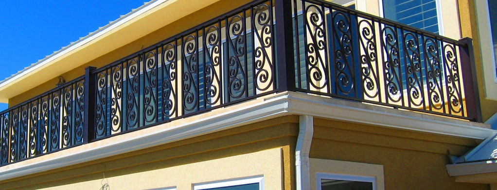 Перила для балкона из металла с коваными элементами для дома. СУПЕР ЦЕНА!