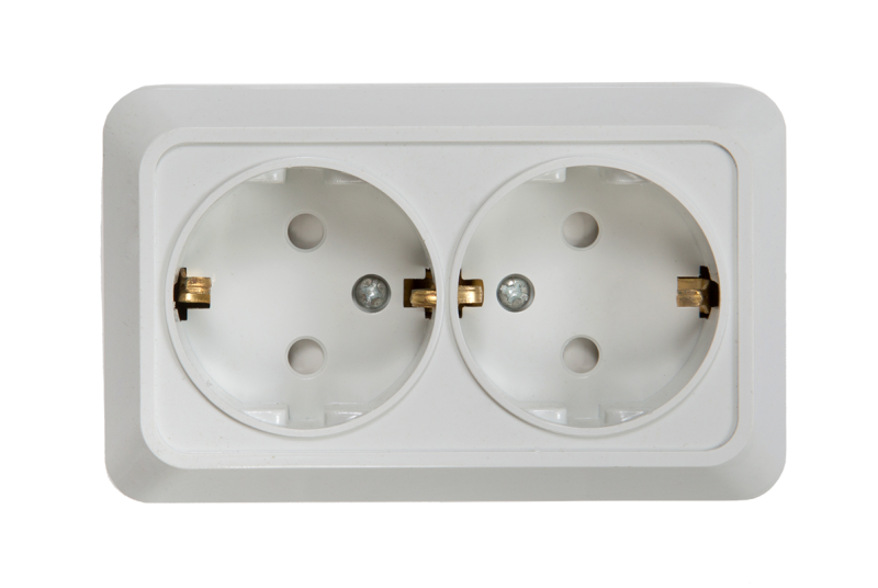 Розетка 2ая с з/к со штр  белая