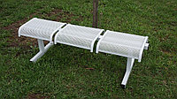 Скамейка металлическая с перфорированным сиденьем трехсекционная без спинки