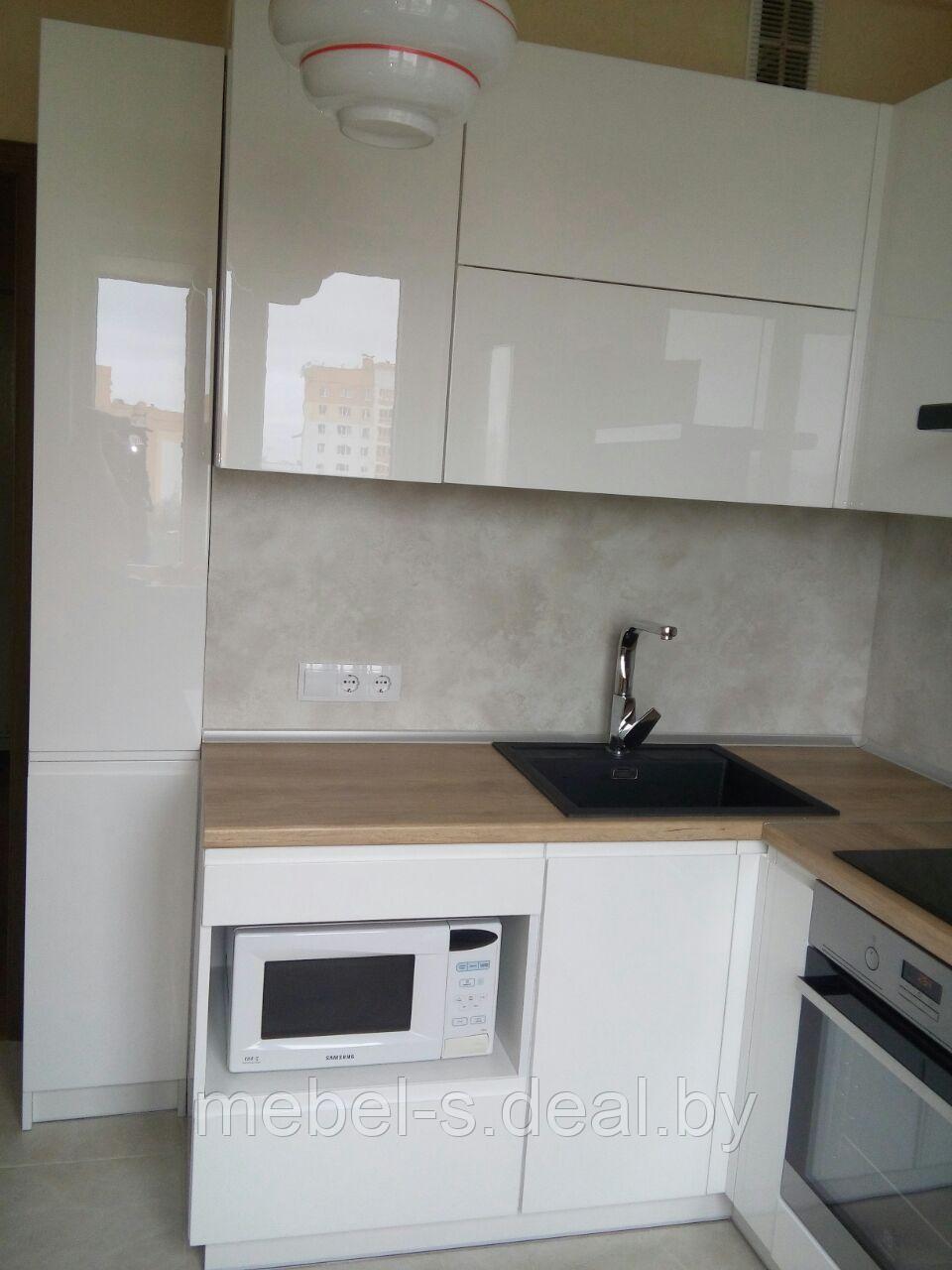 Кухня белая глянцевая с пеналом - фото 3 - id-p62438742