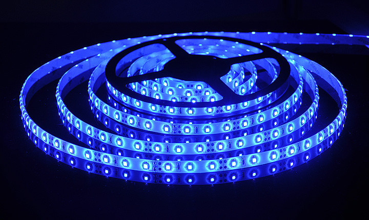 Светодиодная лента 3528/60 LED 4.8W IP65 [белая подложка] синий свет - фото 1 - id-p62523171