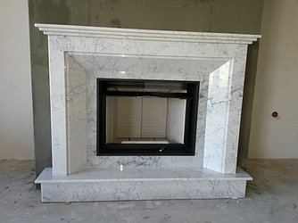 Классический камин в мраморном портале Austroflamm 75x57 S 2.0