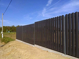 Забор на сборном бетонном фундаменте 16
