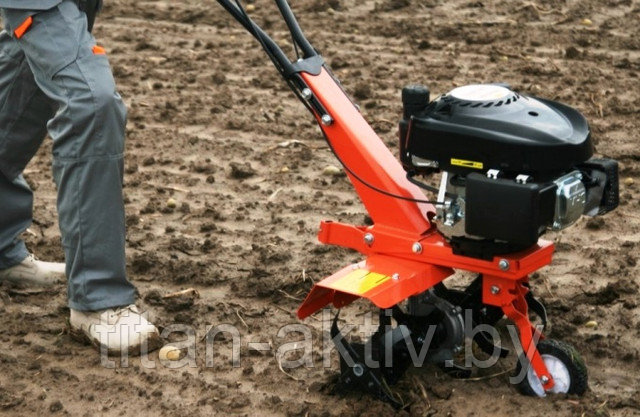 Культиватор На картинке изображен культиватор